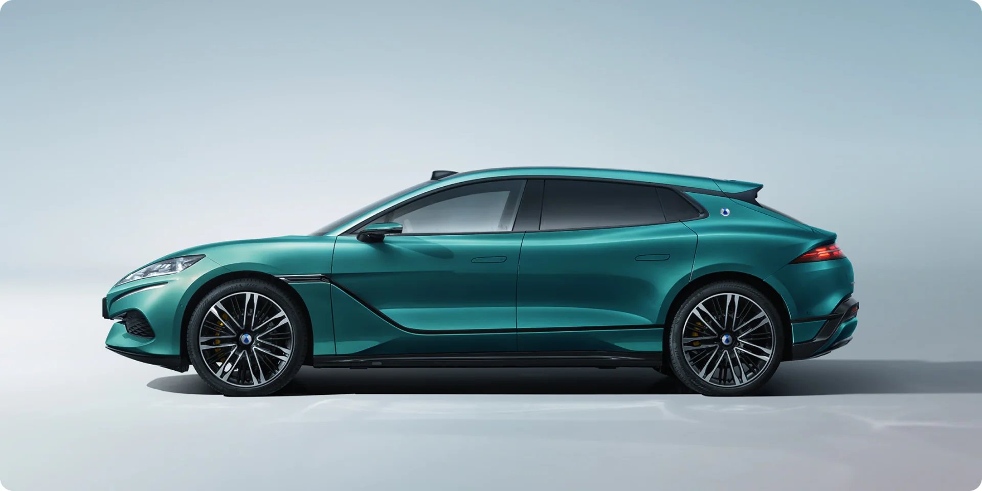 Denza Z9 GT view 3