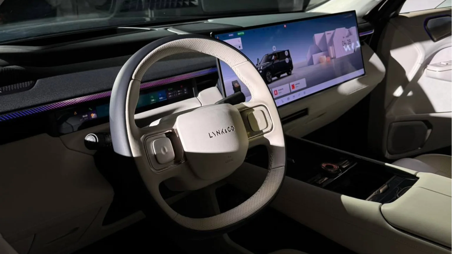 Lynk & Co 900 cabin