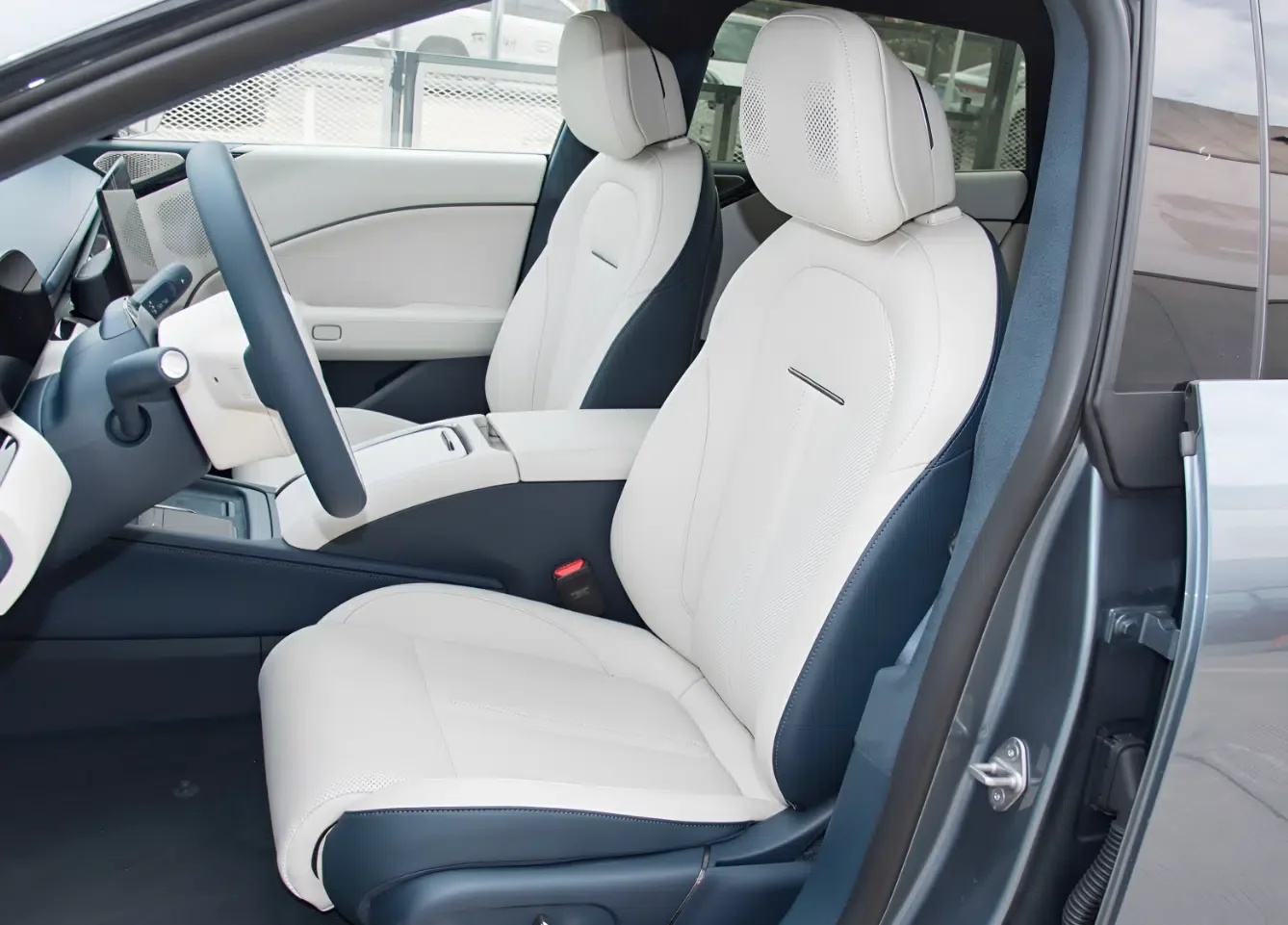 Zeekr 007 rear cabin